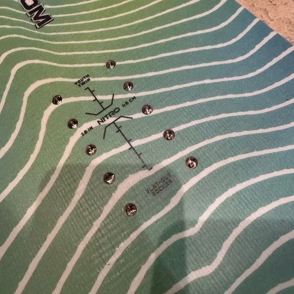 132 CM Volcom Nitro Snowboard - Picture 15 of 16